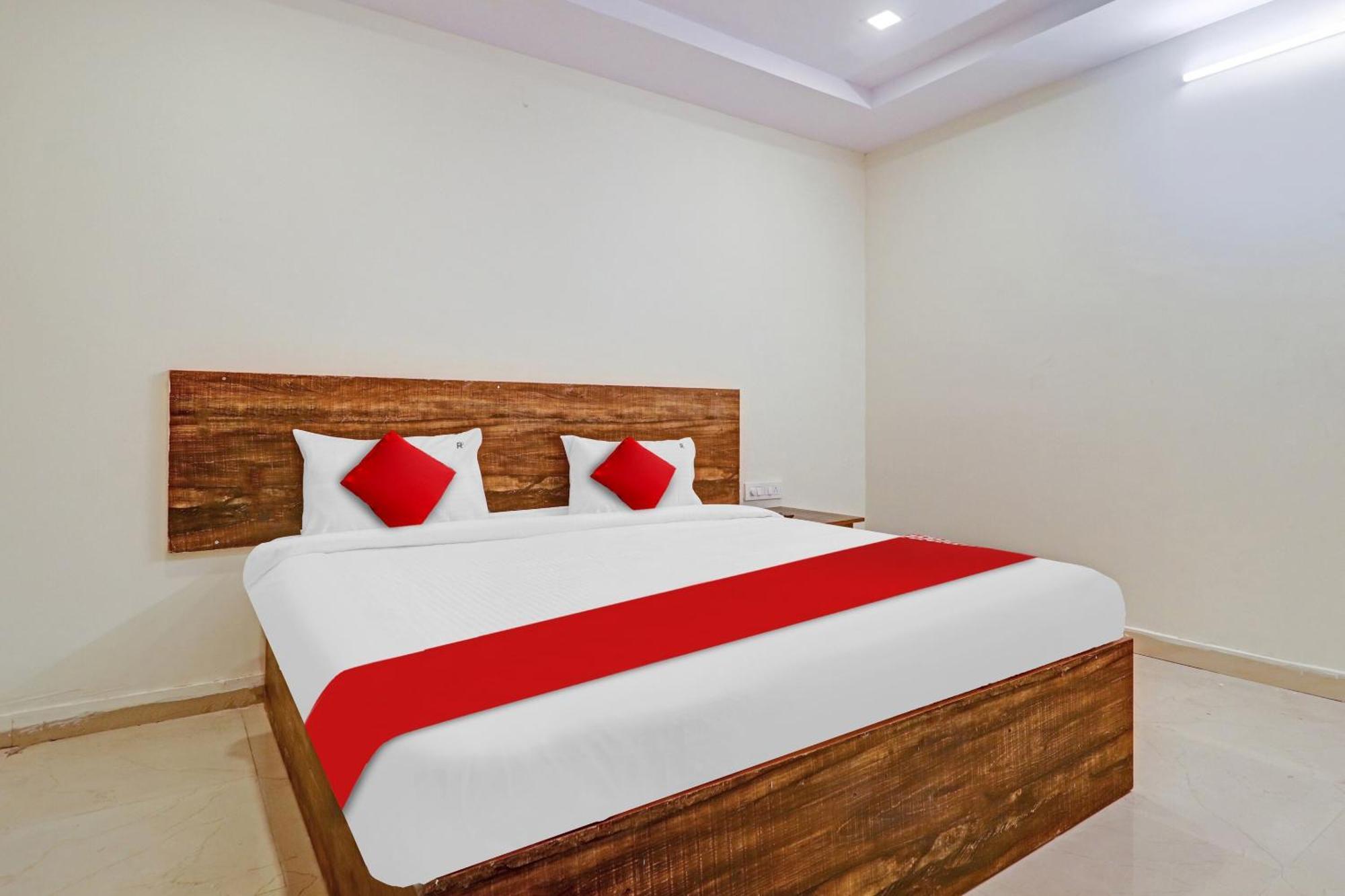 Hotel O R Square Inn Хайдарабад Экстерьер фото